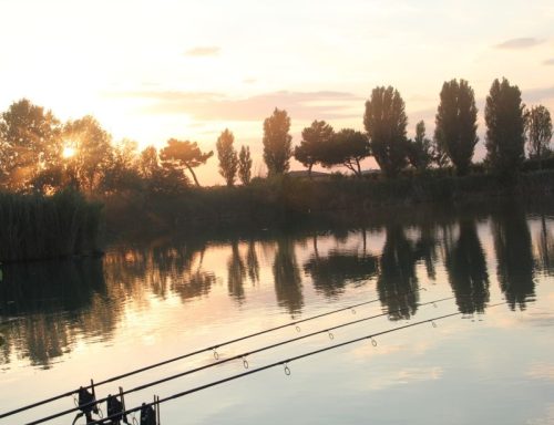 Italien Angelruten im Sonnenaufgang
